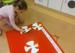 Patriotyzm na dziecięcą miarę – realizacja projektu „Polska to moja ojczyzna” w grupie X.