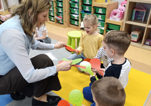 „Jesteśmy bezpieczni i szczęśliwi w domu i w przedszkolu” – zajęcia w grupie XII