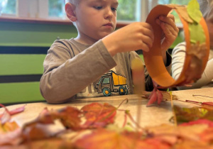 "Jesienna paleta barw"- projekt edukacyjny w grupie VI