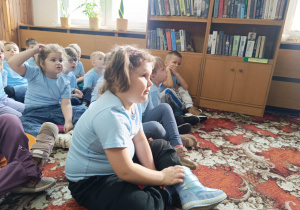 "Dzieci swoje prawa mają..."- wizyta przedszkolaków z gr. XII w Miejskiej Bibliotece Publicznej w Koninie - Filia "Medyczna"