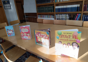 "Dzieci swoje prawa mają..."- wizyta przedszkolaków z gr. XII w Miejskiej Bibliotece Publicznej w Koninie - Filia "Medyczna"