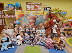 Światowy Dzień Pluszowego Misia – święto symbolu dzieciństwa w grupie X