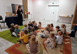 Światowy Dzień Pluszowego Misia – święto symbolu dzieciństwa w grupie X