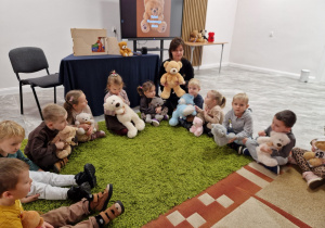 Światowy Dzień Pluszowego Misia – święto symbolu dzieciństwa w grupie X