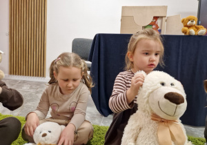 Światowy Dzień Pluszowego Misia – święto symbolu dzieciństwa w grupie X