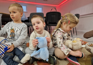 Światowy Dzień Pluszowego Misia – święto symbolu dzieciństwa w grupie X