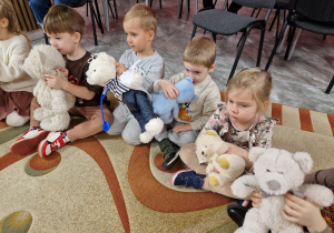 Światowy Dzień Pluszowego Misia – święto symbolu dzieciństwa w grupie X