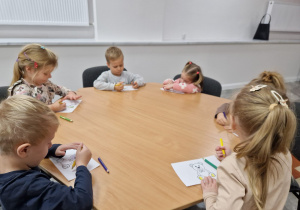 Światowy Dzień Pluszowego Misia – święto symbolu dzieciństwa w grupie X