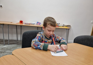 Światowy Dzień Pluszowego Misia – święto symbolu dzieciństwa w grupie X