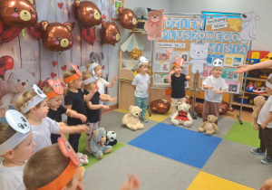 „Czy to jutro, czy to dziś, wszystkim jest potrzebny MIŚ” – grupa IX świętuje Dzień Pluszowego Misia