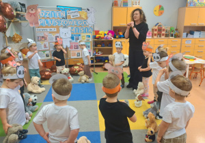 „Czy to jutro, czy to dziś, wszystkim jest potrzebny MIŚ” – grupa IX świętuje Dzień Pluszowego Misia