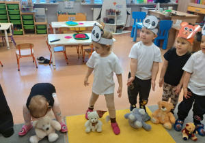 „Czy to jutro, czy to dziś, wszystkim jest potrzebny MIŚ” – grupa IX świętuje Dzień Pluszowego Misia