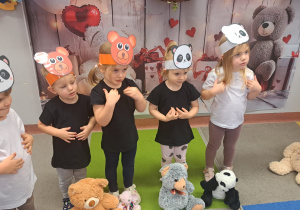 „Czy to jutro, czy to dziś, wszystkim jest potrzebny MIŚ” – grupa IX świętuje Dzień Pluszowego Misia