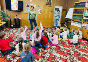 Dzień Pluszowego Misia i wizyta w bibliotece - gr. XI