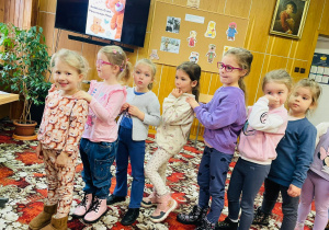 Dzień Pluszowego Misia i wizyta w bibliotece - gr. XI