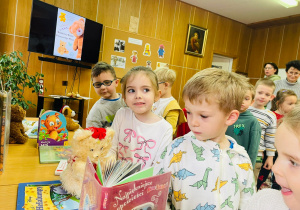 Dzień Pluszowego Misia i wizyta w bibliotece - gr. XI
