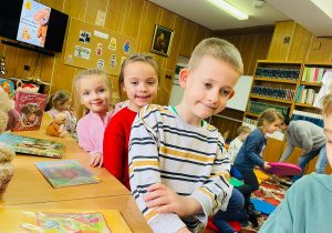 Dzień Pluszowego Misia i wizyta w bibliotece - gr. XI