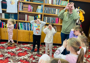 Dzień Pluszowego Misia i wizyta w bibliotece - gr. XI