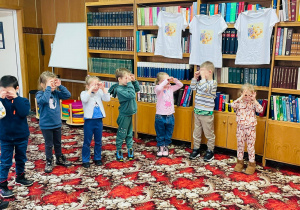 Dzień Pluszowego Misia i wizyta w bibliotece - gr. XI