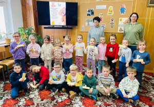 Dzień Pluszowego Misia i wizyta w bibliotece - gr. XI