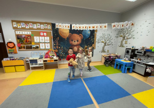 Dzień Pluszowego Misia i wizyta w bibliotece - gr. XI