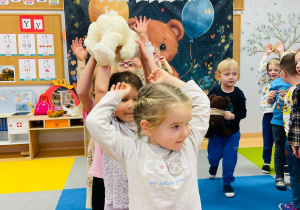 Dzień Pluszowego Misia i wizyta w bibliotece - gr. XI