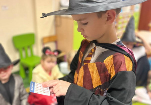 "Andrzejkowe Czary- Mary"- eksperymenty w grupie VI