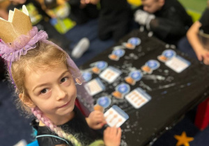 "Andrzejkowe Czary- Mary"- eksperymenty w grupie VI