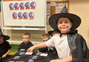 "Andrzejkowe Czary- Mary"- eksperymenty w grupie VI