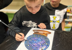 "Andrzejkowe Czary- Mary"- eksperymenty w grupie VI