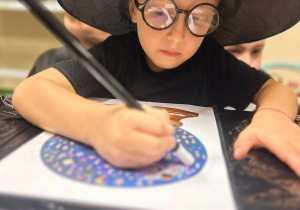 "Andrzejkowe Czary- Mary"- eksperymenty w grupie VI