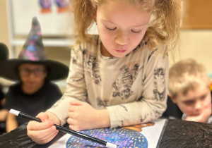 "Andrzejkowe Czary- Mary"- eksperymenty w grupie VI