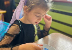 "Andrzejkowe Czary- Mary"- eksperymenty w grupie VI