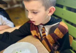 "Andrzejkowe Czary- Mary"- eksperymenty w grupie VI