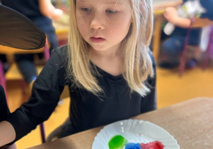 "Andrzejkowe Czary- Mary"- eksperymenty w grupie VI