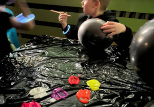 "Andrzejkowe Czary- Mary"- eksperymenty w grupie VI