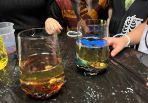 "Andrzejkowe Czary- Mary"- eksperymenty w grupie VI