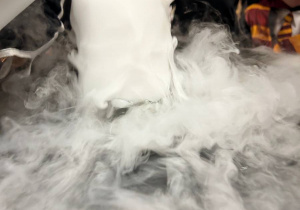 "Andrzejkowe Czary- Mary"- eksperymenty w grupie VI