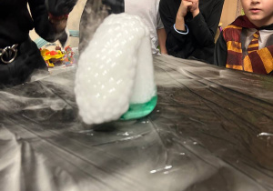 "Andrzejkowe Czary- Mary"- eksperymenty w grupie VI