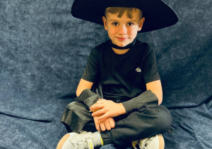 "Andrzejkowe Czary- Mary"- eksperymenty w grupie VI