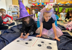 Magia, wróżby i wspólna zabawa w grupie III