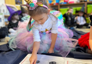 Magia, wróżby i wspólna zabawa w grupie III