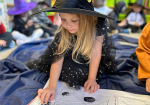 Magia, wróżby i wspólna zabawa w grupie III