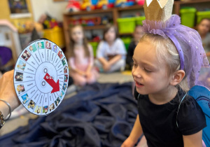 Magia, wróżby i wspólna zabawa w grupie III