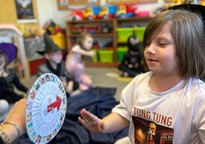 Magia, wróżby i wspólna zabawa w grupie III