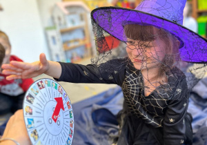 Magia, wróżby i wspólna zabawa w grupie III