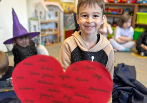 Magia, wróżby i wspólna zabawa w grupie III