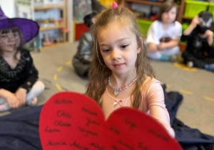 Magia, wróżby i wspólna zabawa w grupie III