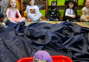 Magia, wróżby i wspólna zabawa w grupie III