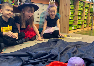 Magia, wróżby i wspólna zabawa w grupie III